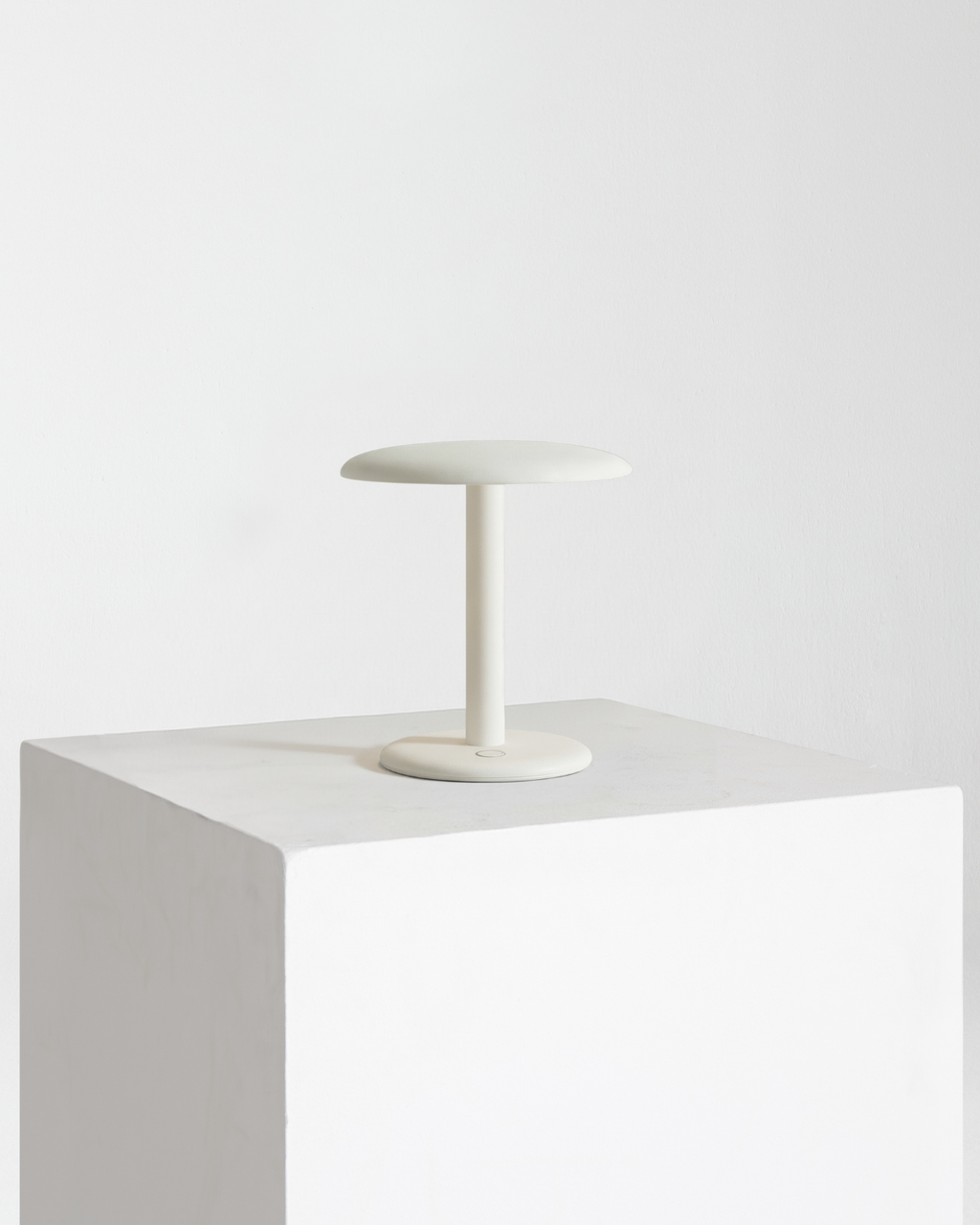 Zeno Portable Lamp — purchase-facing primary product view