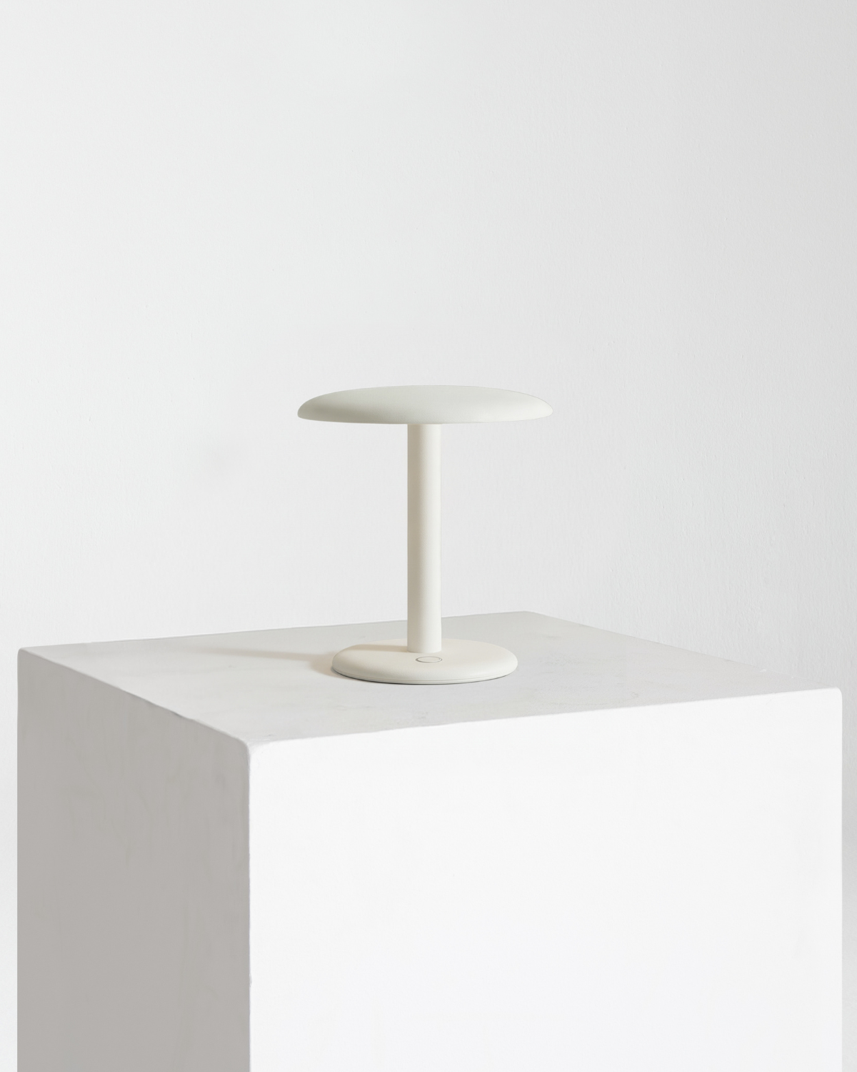 Zeno Portable Lamp — purchase-facing primary product view